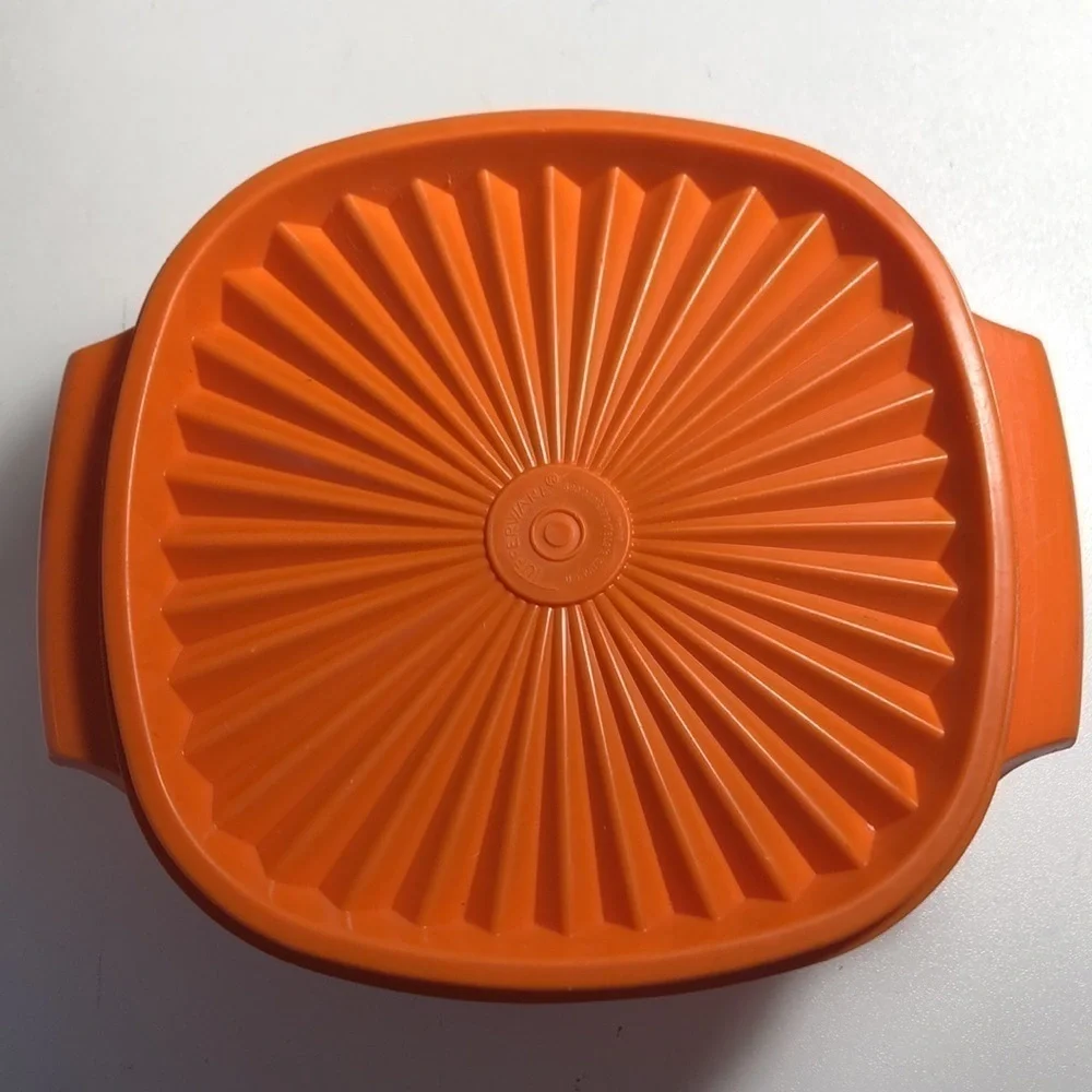 2 vintage Tupperware bowls with lids orange and yellow #2277-4
